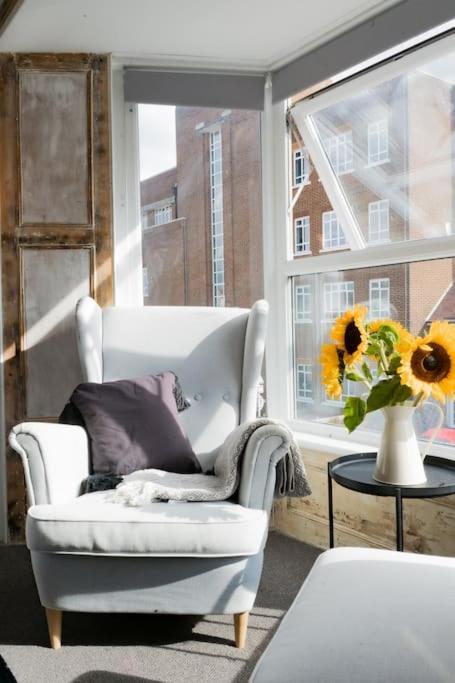 Stunning 3 Bed Home, 5 Mins From Apartment