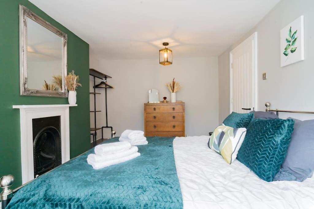 Apartment Stunning 3 Bed Home, 5 Mins From *