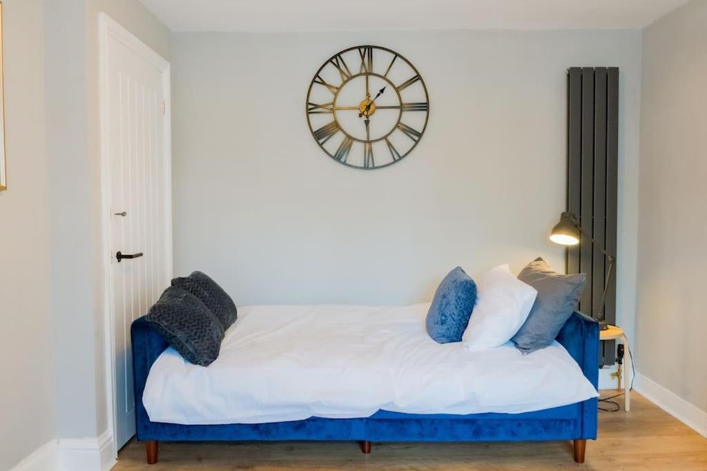 Apartment Stunning 3 Bed Home, 5 Mins From *